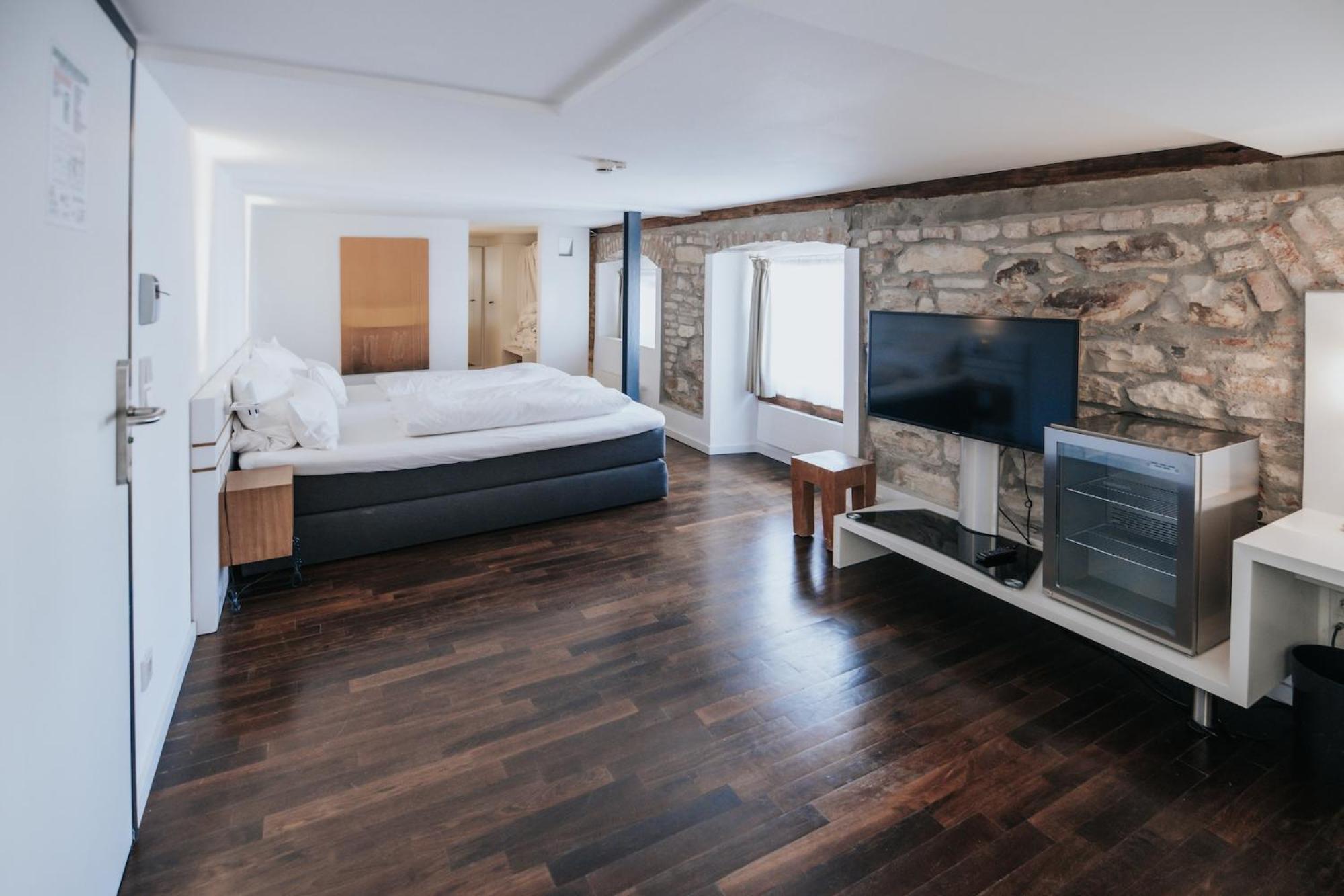Design Hotel & Restaurant Loewen Ульм Экстерьер фото